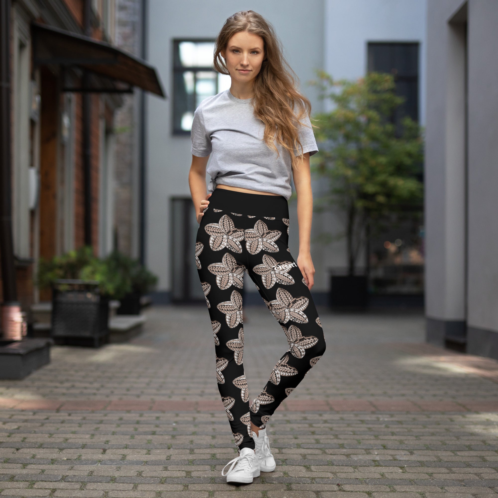 Samoan flower Sepia Yoga Leggings